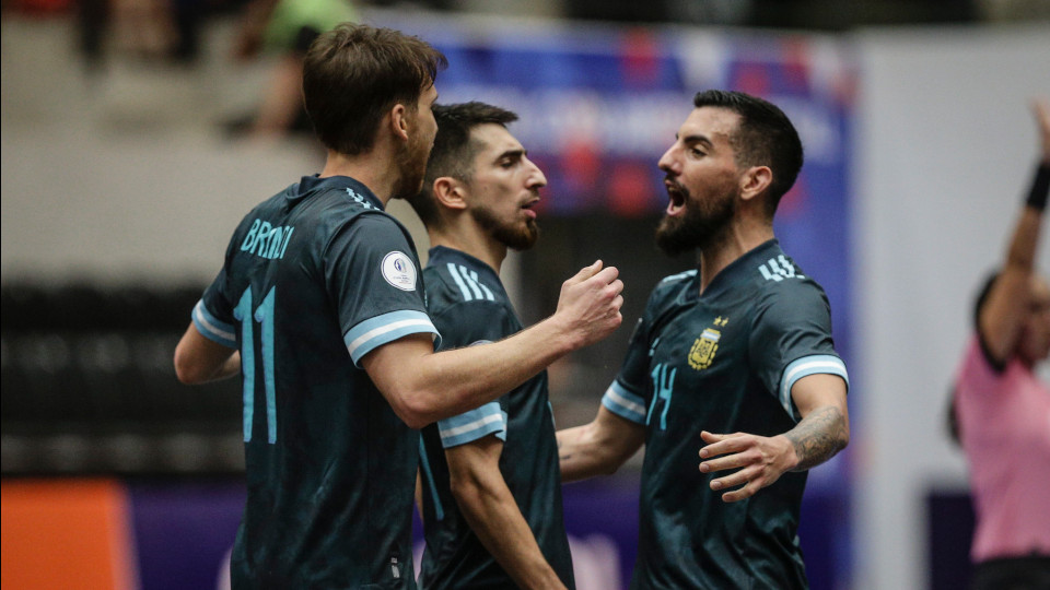 Sarmiento brilha nos pênaltis e Argentina elimina Brasil na Copa América de  Futsal - Jogada - Diário do Nordeste