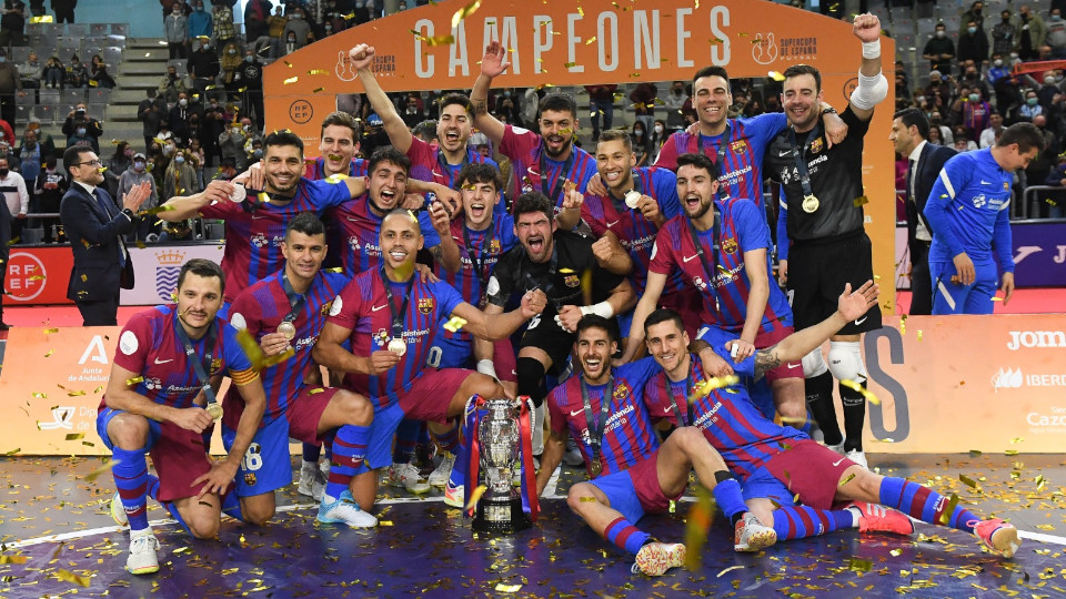 Melhor do mundo no futsal, brasileiro renova com o Barcelona até 2024