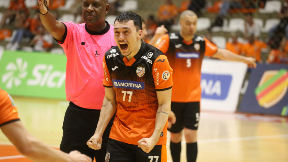 Uruguaianense vence Carazinho nos pênaltis e avança à semifinal do Gauchão  de Futsal