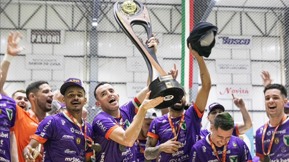 Uruguaianense vence Carazinho nos pênaltis e avança à semifinal do Gauchão  de Futsal